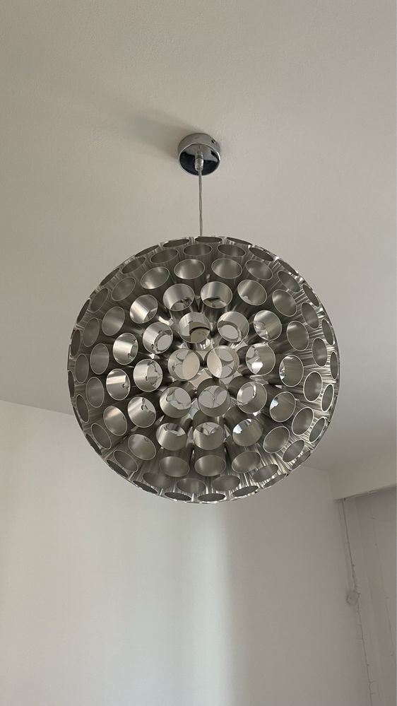 Lampa srebrna kula