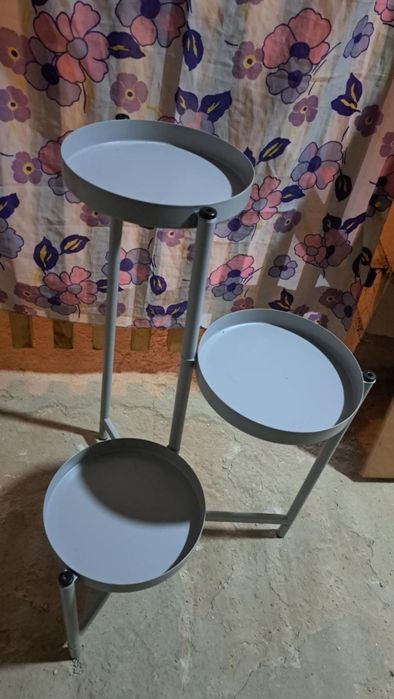 Kwietnik ikea szary.