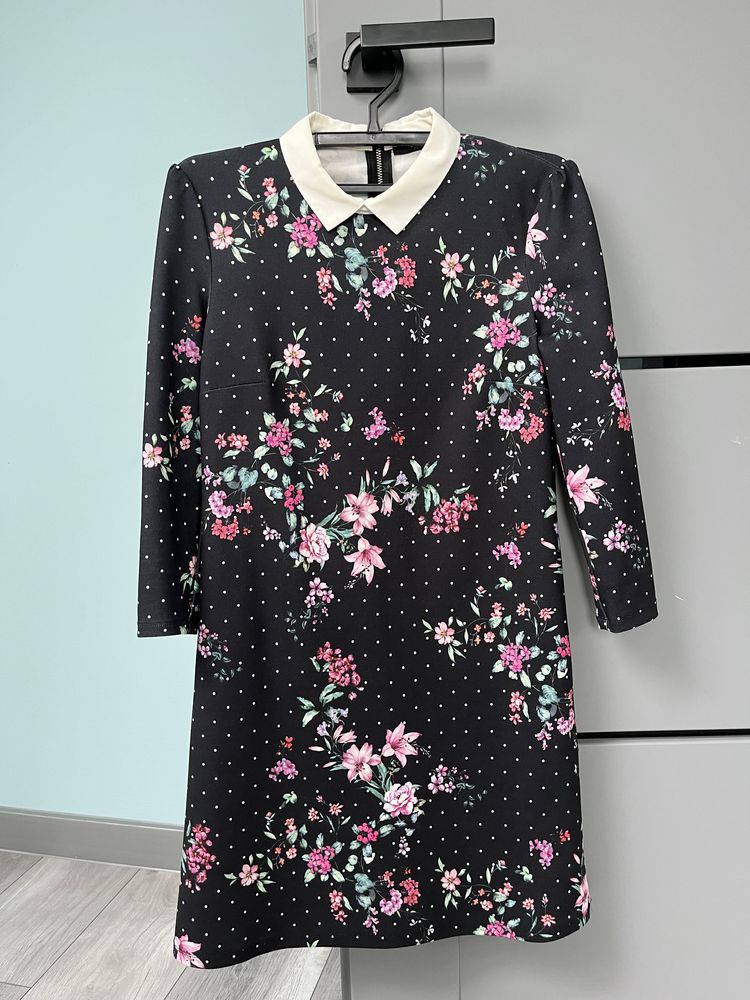 Sukienka w kwiaty z kołnierzem Mohito r.32/XXS