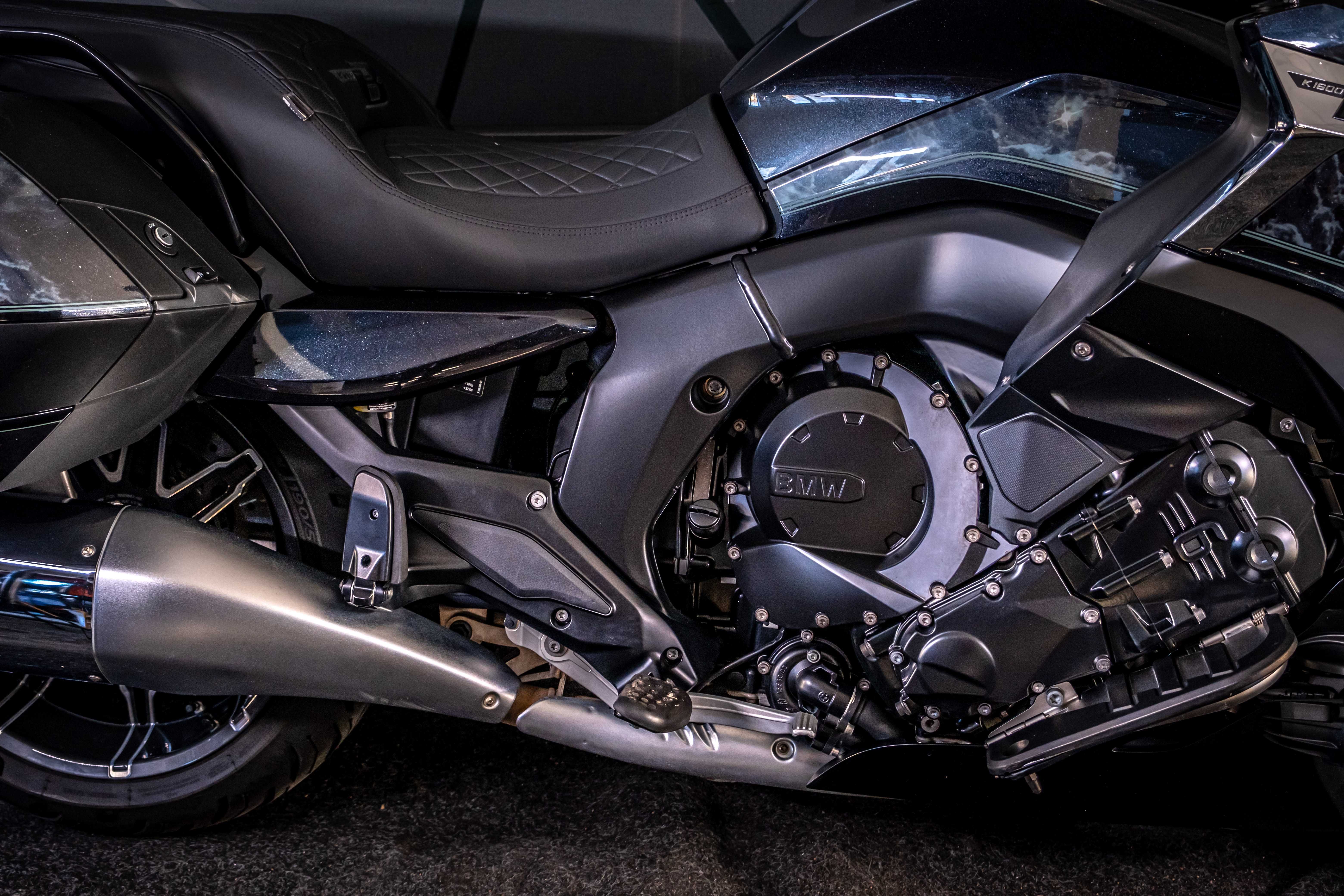 BMW K1600 Midnight