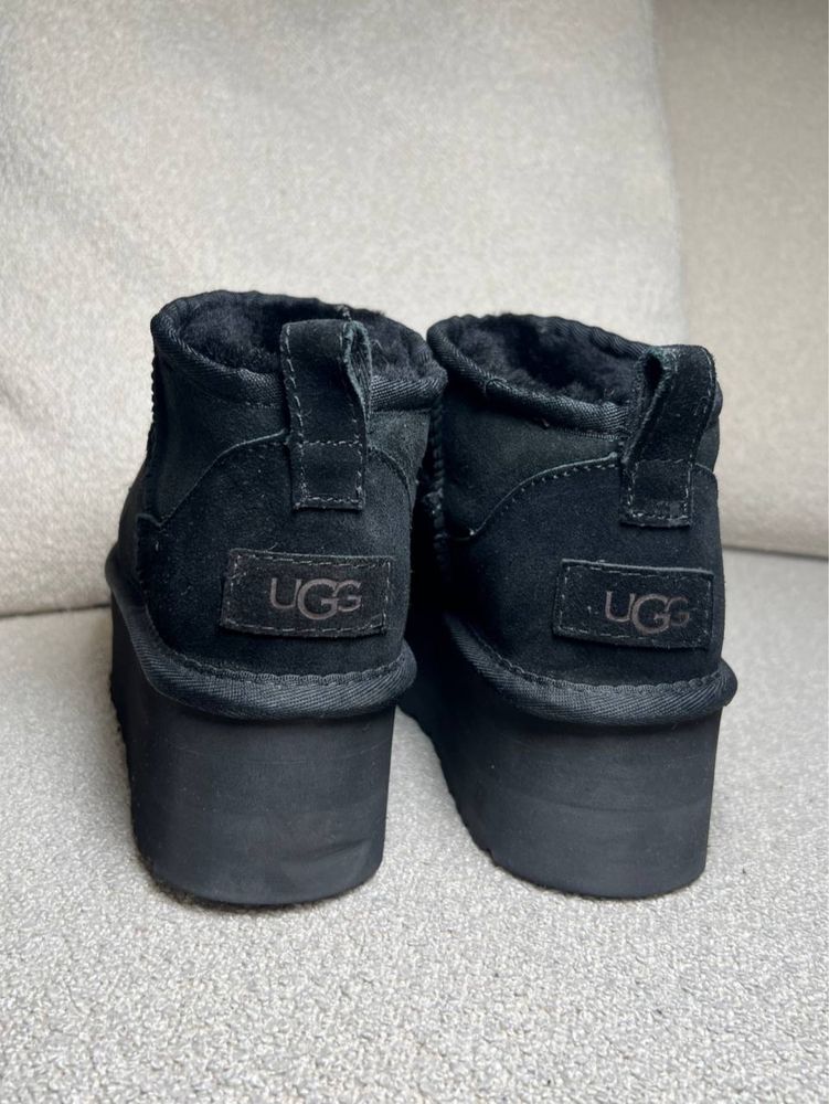 Чорні , руді короткі Ugg! Розпродаж, люксових речей до 90% знижки!