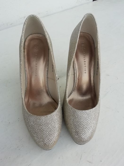 Sapatos de princesa brilhante champanhe