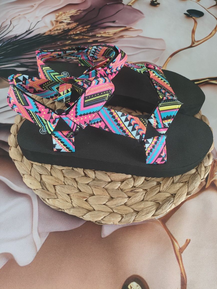 Nowe kolorowe sandały boho, r. 38 (24 cm)