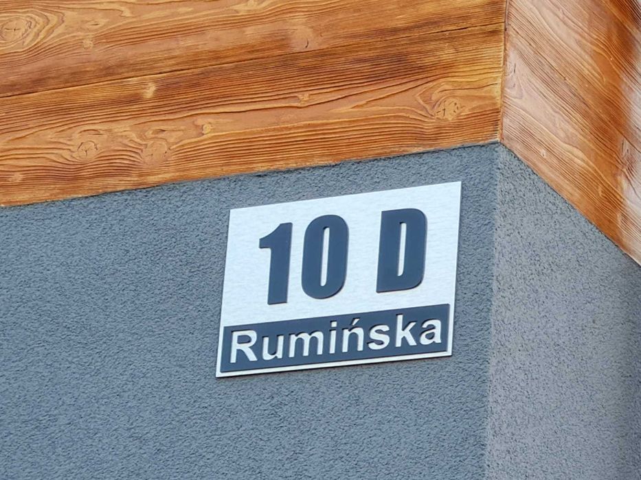 Tabliczka adresowa numer domu AluPlex3D aluminium + czarne szkło akryl
