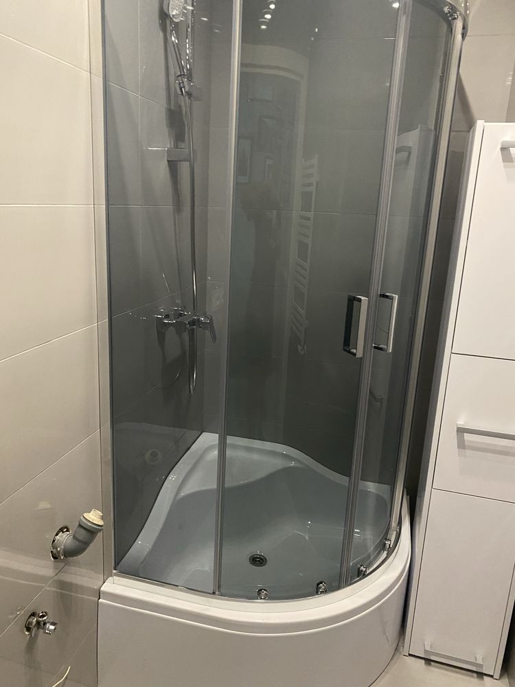 Prysznic z brodzikiem+bateria  90x90
