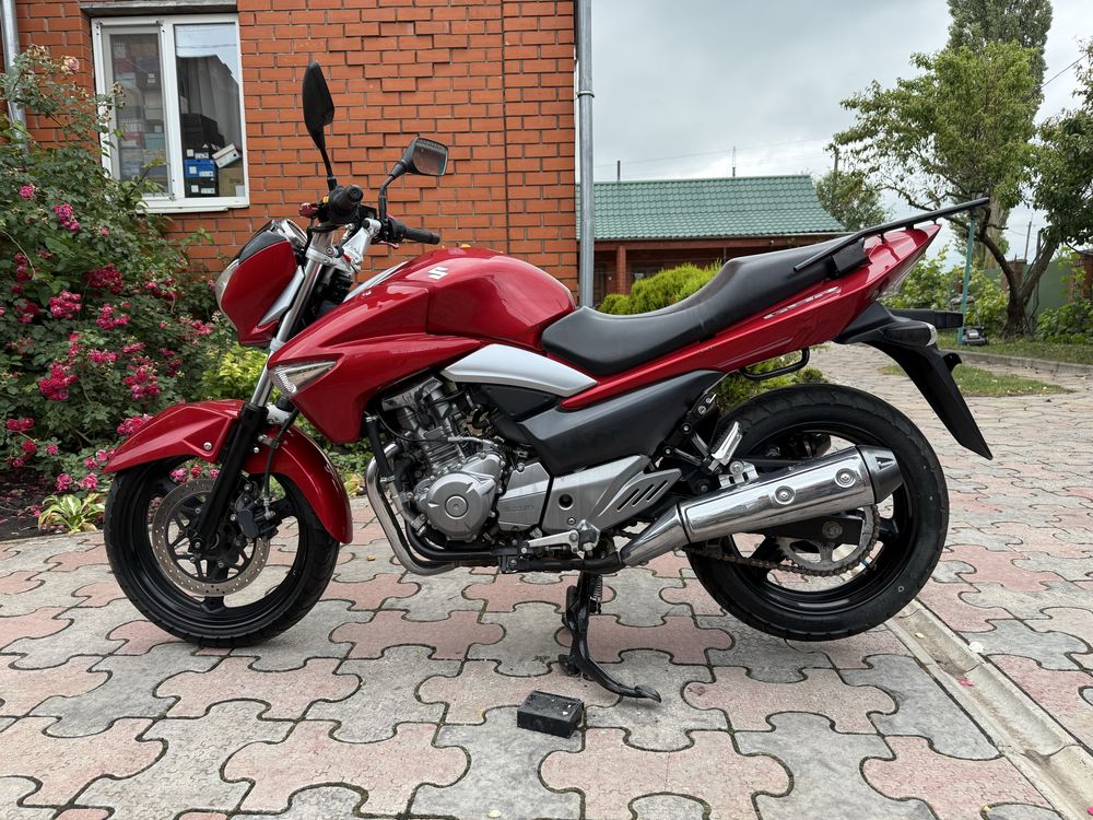 Suzuki GSR250 розмитнений
