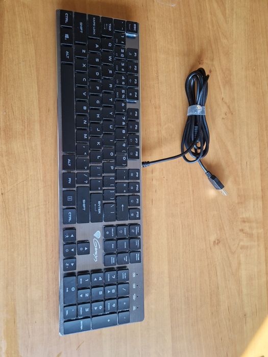 KLawiatura mechanicznA Genesis Thor 420 RGB (slim)