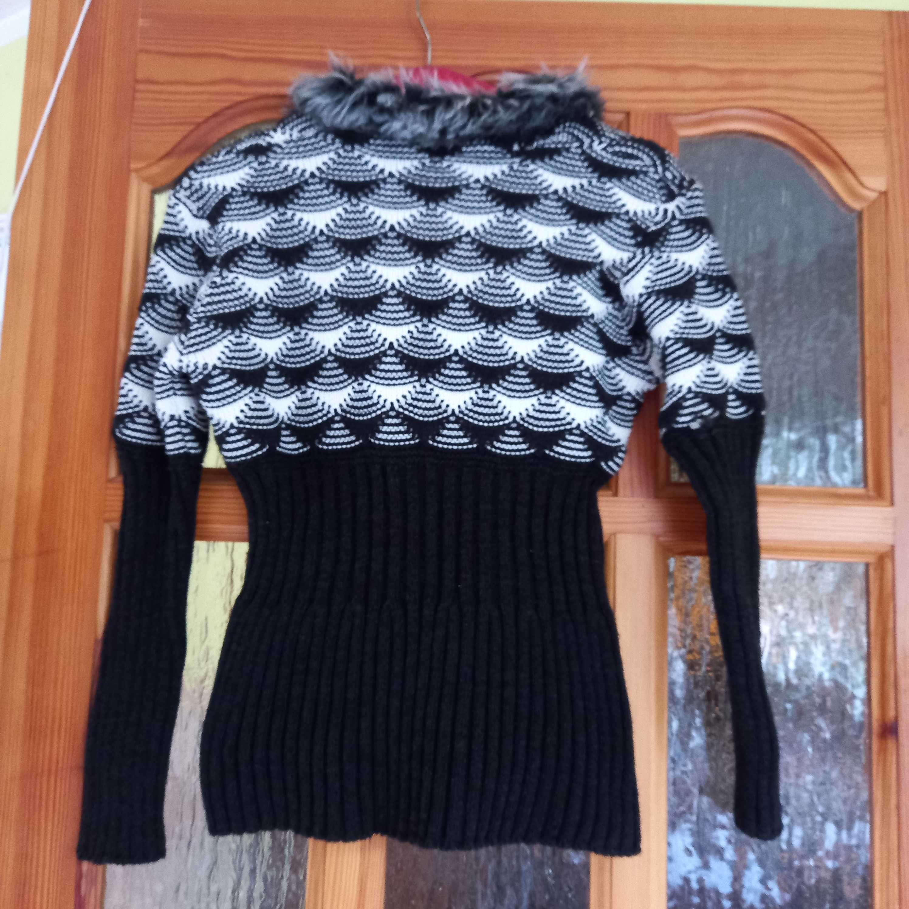 sweter z puszystym kołnierzykiem-nowy