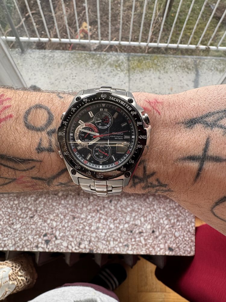 Zegarek casio sprzedam w dobrym stanie dzialajacy