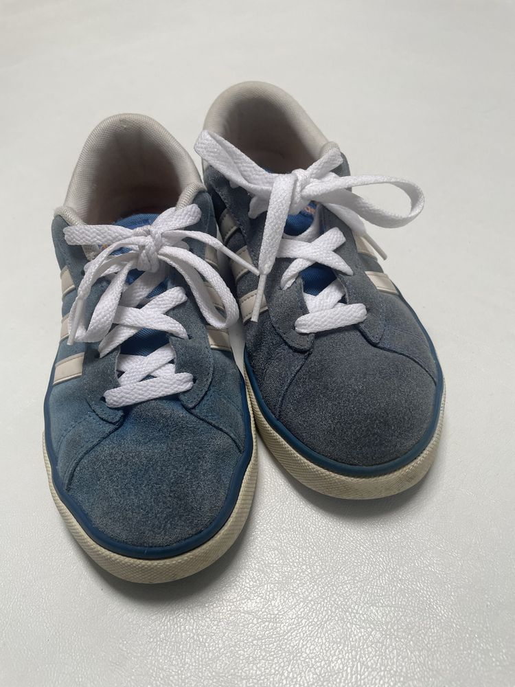 Sapatilhas adidas em pele