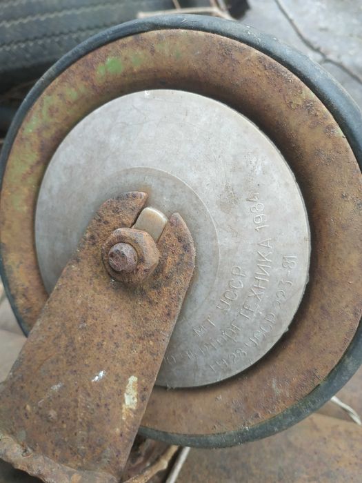 колеса с осью на грузовую тачку.