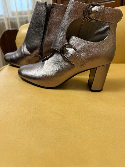 Продам жіночі черевички (ботильйони)