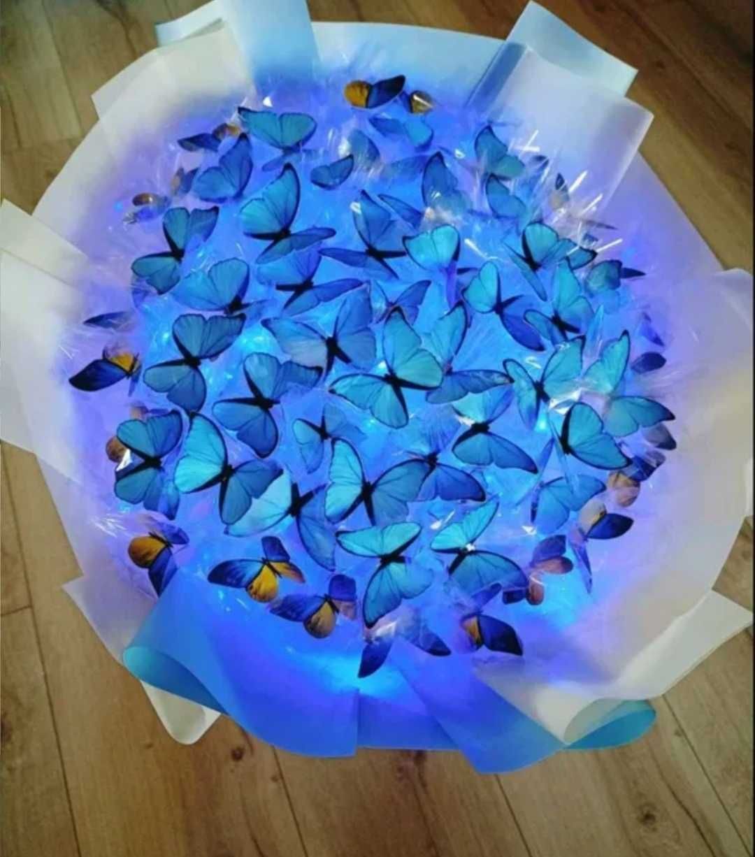 Букет з метеликів з підсвіткою