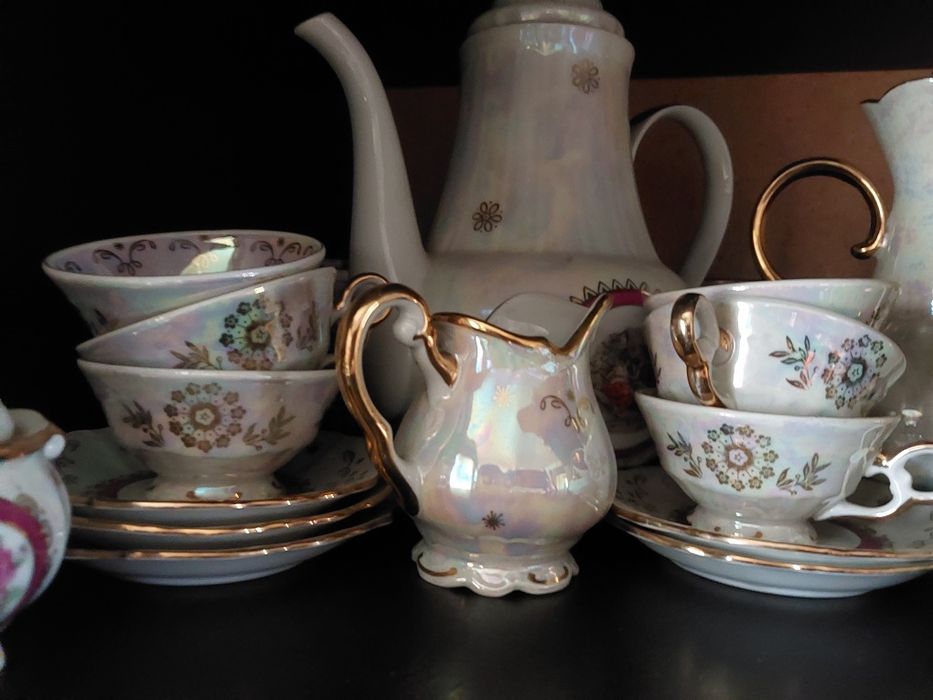 Дуже красивий сервіз  з позолотою