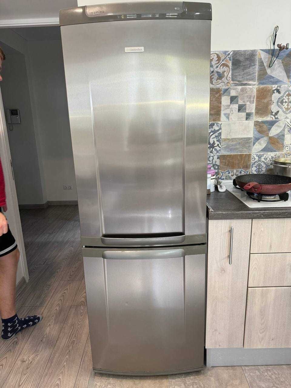 Холодильник Electrolux Model: ERB34301X8