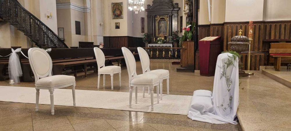 Biały dywan ślubny do kościoła
