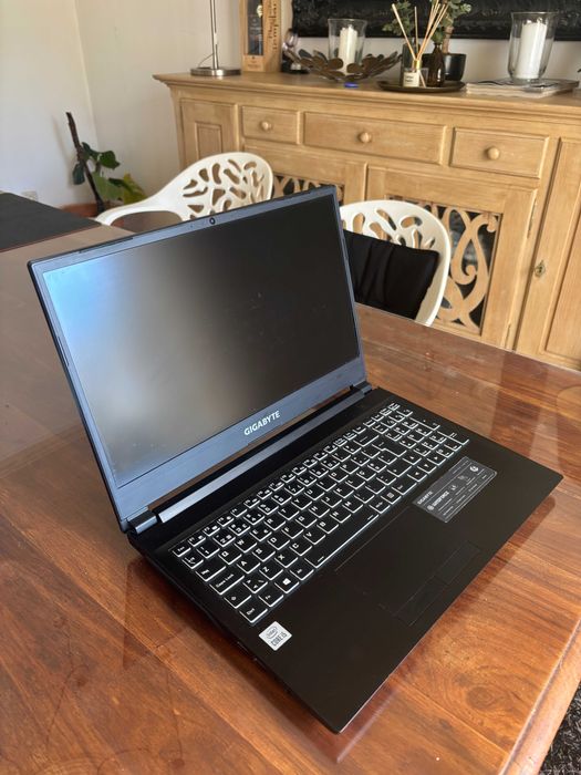 GIGABYTE - Ideal para jogar e/ou trabalhar