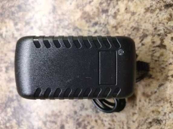 Блок питания универсальный адаптер питания 12V 3A (5.5мм x 2.1мм)