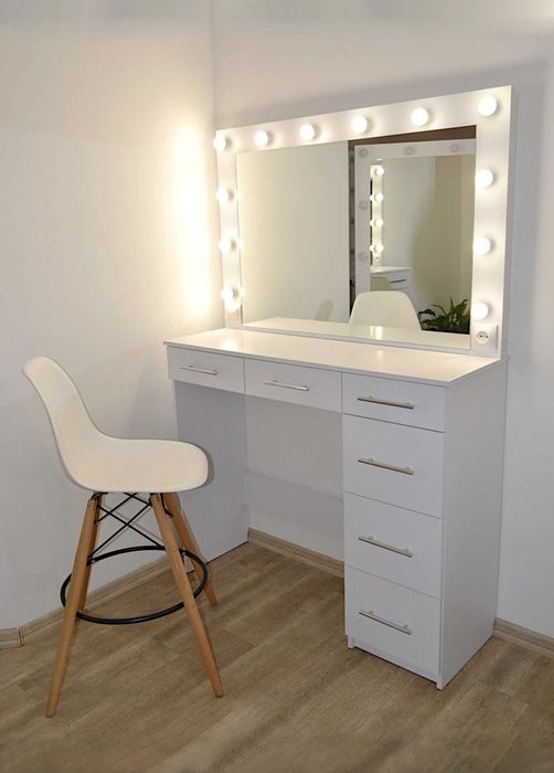 Професійний макіяжний туалетний столик з підсвіткою, під високий стул