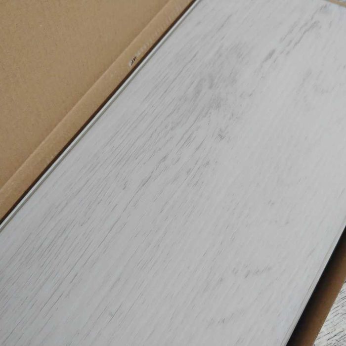 Panele białe laminowane Swiss Krono PLATAN Polonaise D 4525 i Winylowe