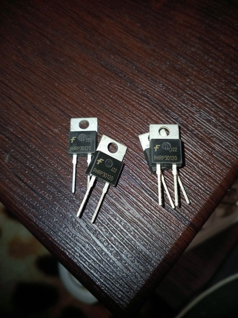 Tранзистори FGH40N60UFDTU та RHRP 30120