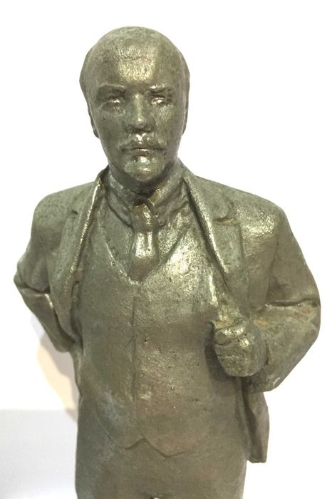 LENINE- Estatueta Escultura em metal - 638 gramas - altura: 21cm