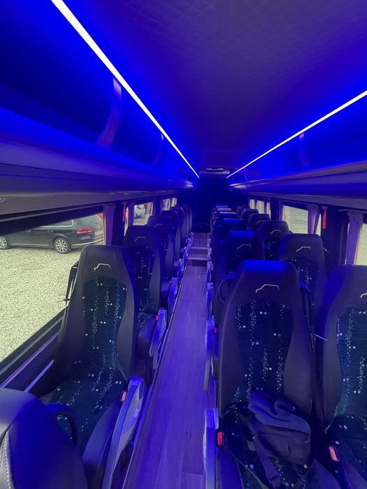 Przewóz osób wycieczki przewozy pracownicze wesela lotniska