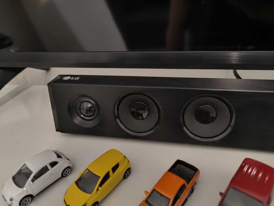 Soundbar LG SQC2 (2.1 Canais - 300 W - Subwoofer Sem Fios)