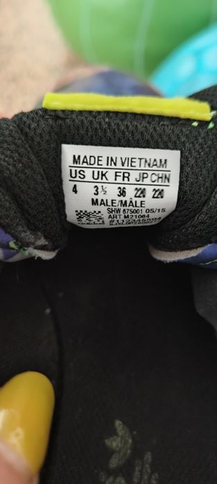 Tênis bicolores Adidas