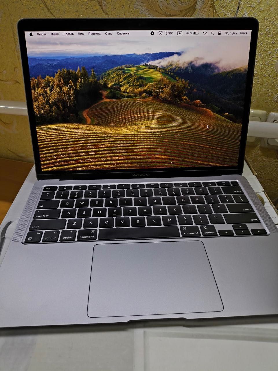 Apple MacBook Air M1 Ідеал/Монстр автономної роботи під час блек ауту