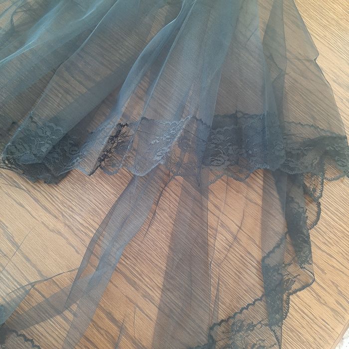 Czarny welon z koronką. Nowy.