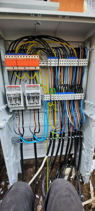 ELEKTRYK - usługi elektryczne