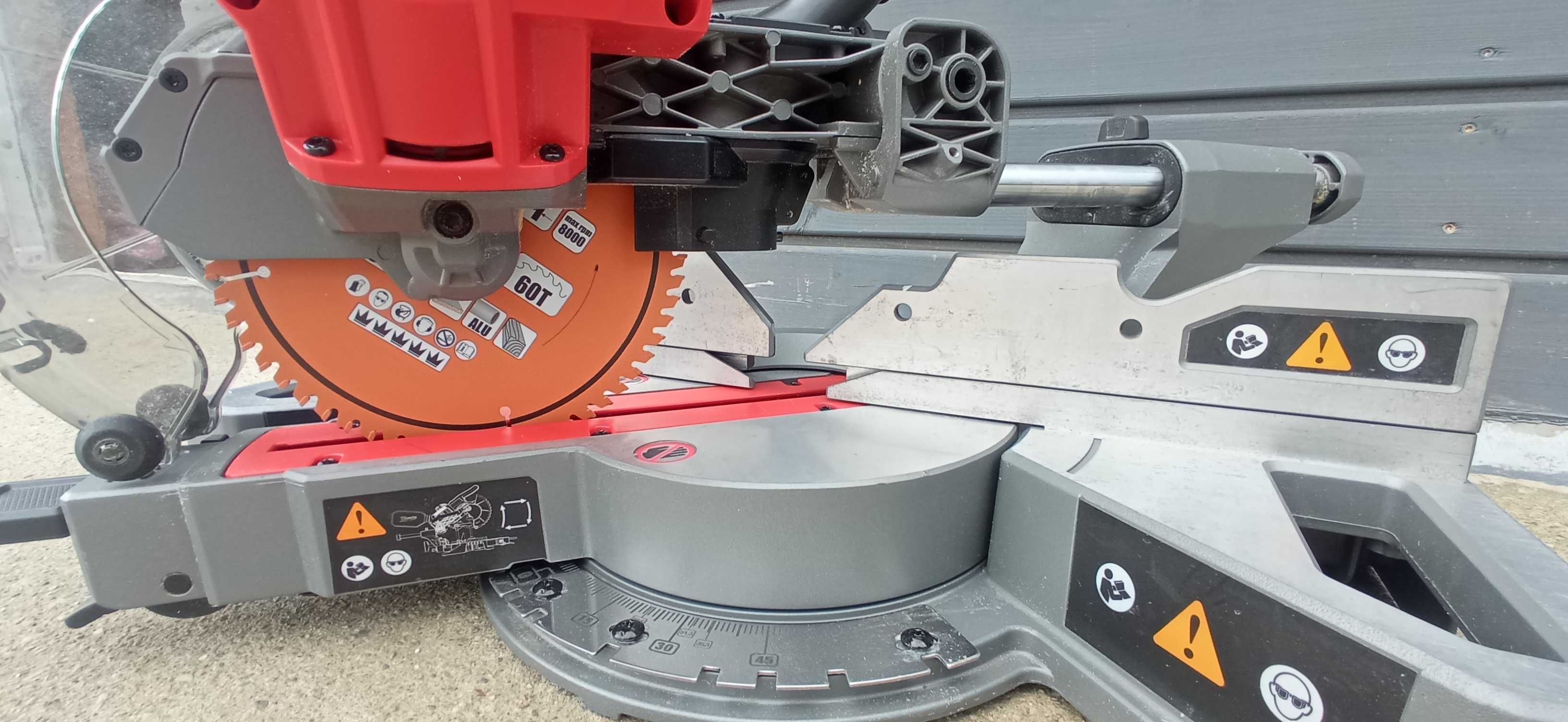Milwaukee 18v 190mm Ukośnice z posuwem