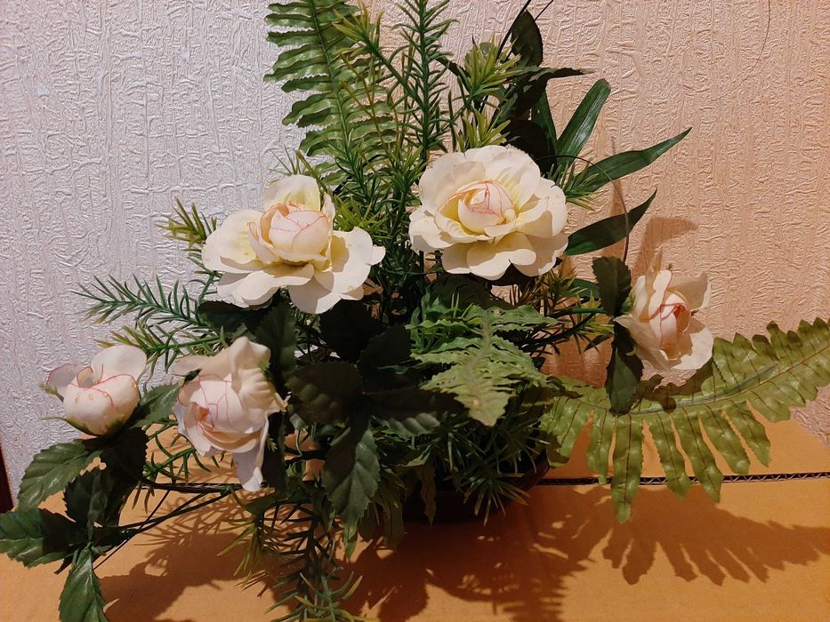 Искусственный букет роз
