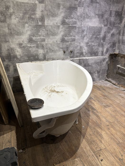 Zestaw łazienkowy szafka bateria prysznic wanna