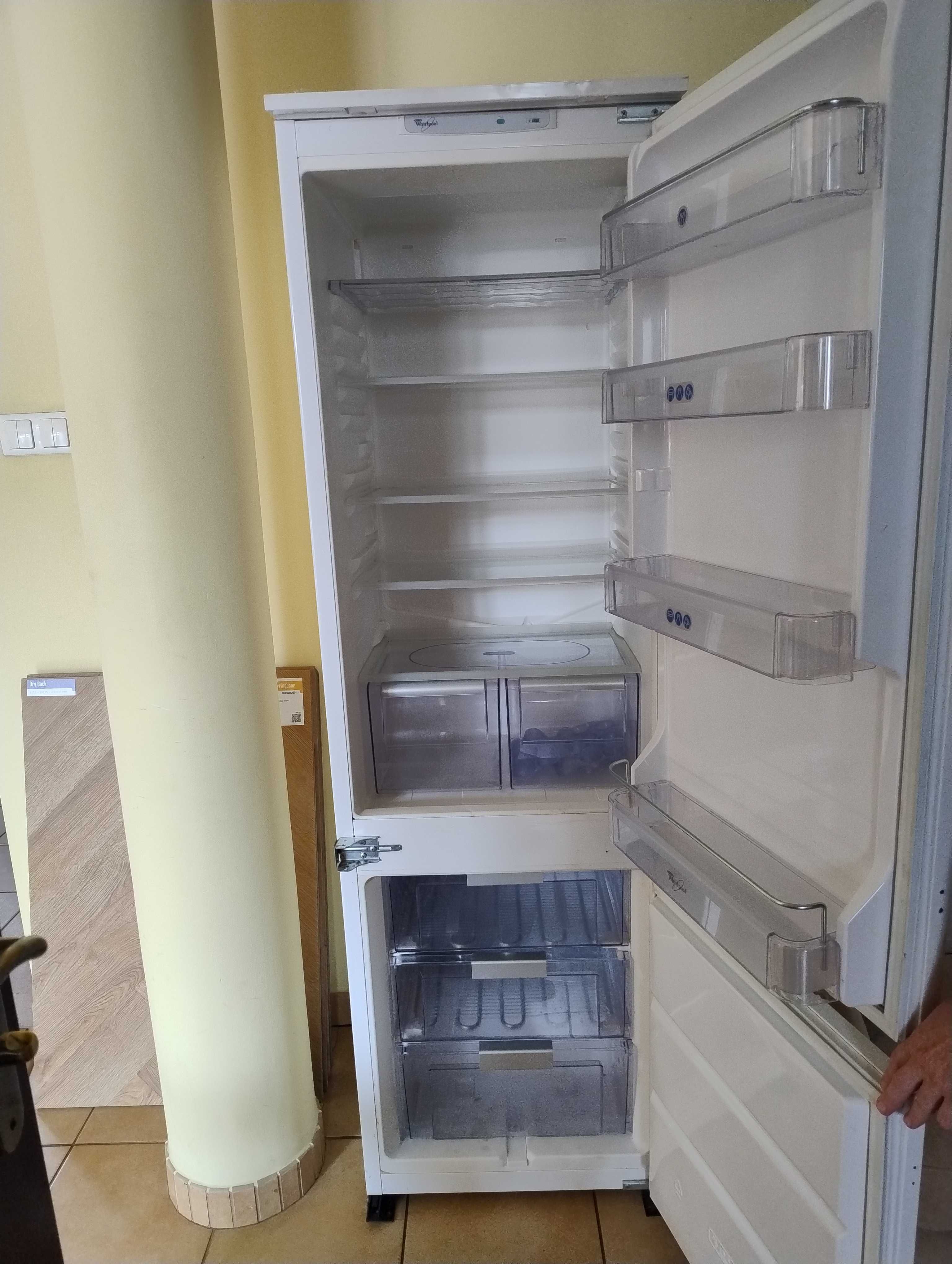 Sprzedam lodówkę Whirlpool pod zabudowę używaną.