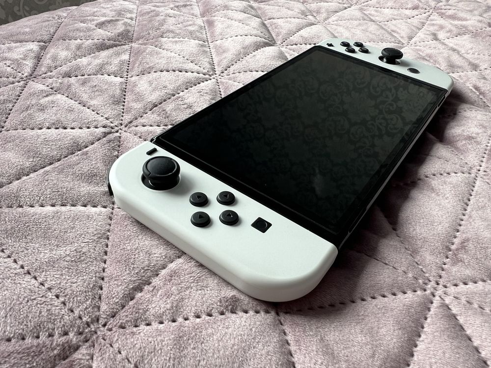 Продам Nintendo Switch Oled