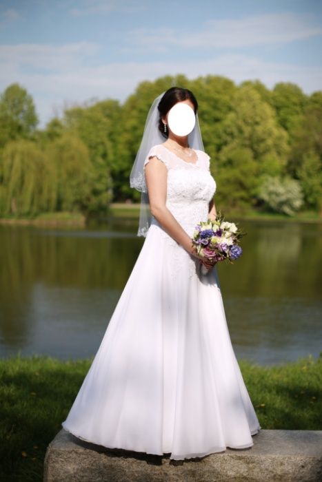 przepiękna suknia ślubna z welonem Brzeg