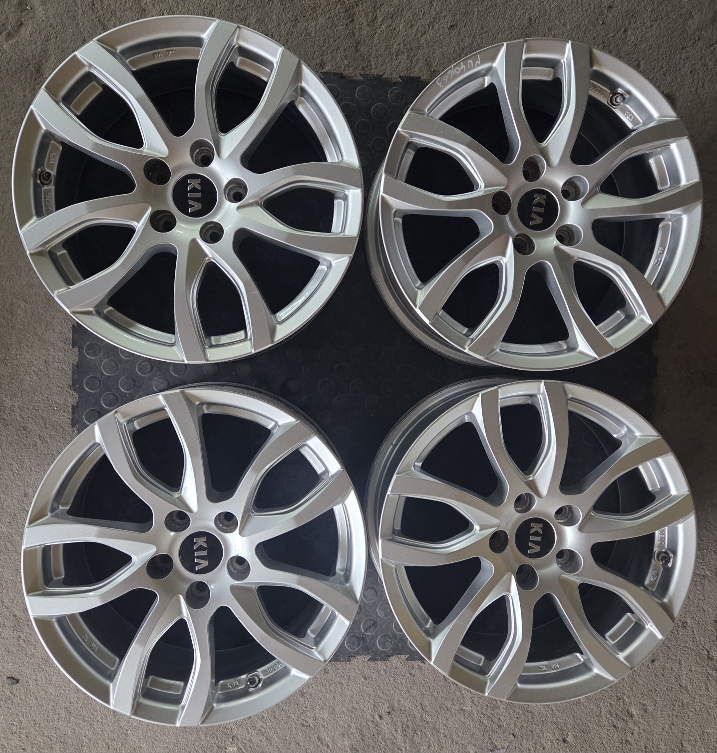 Felgi Aluminiowe 5x114,3 7Jx17 ET47 Kia Huinday Mazda