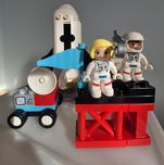 LEGO 10944 DUPLO - lot promem kosmicznym