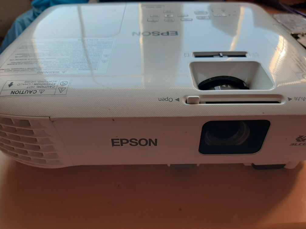 Projektor multimedialny Epson EB W05