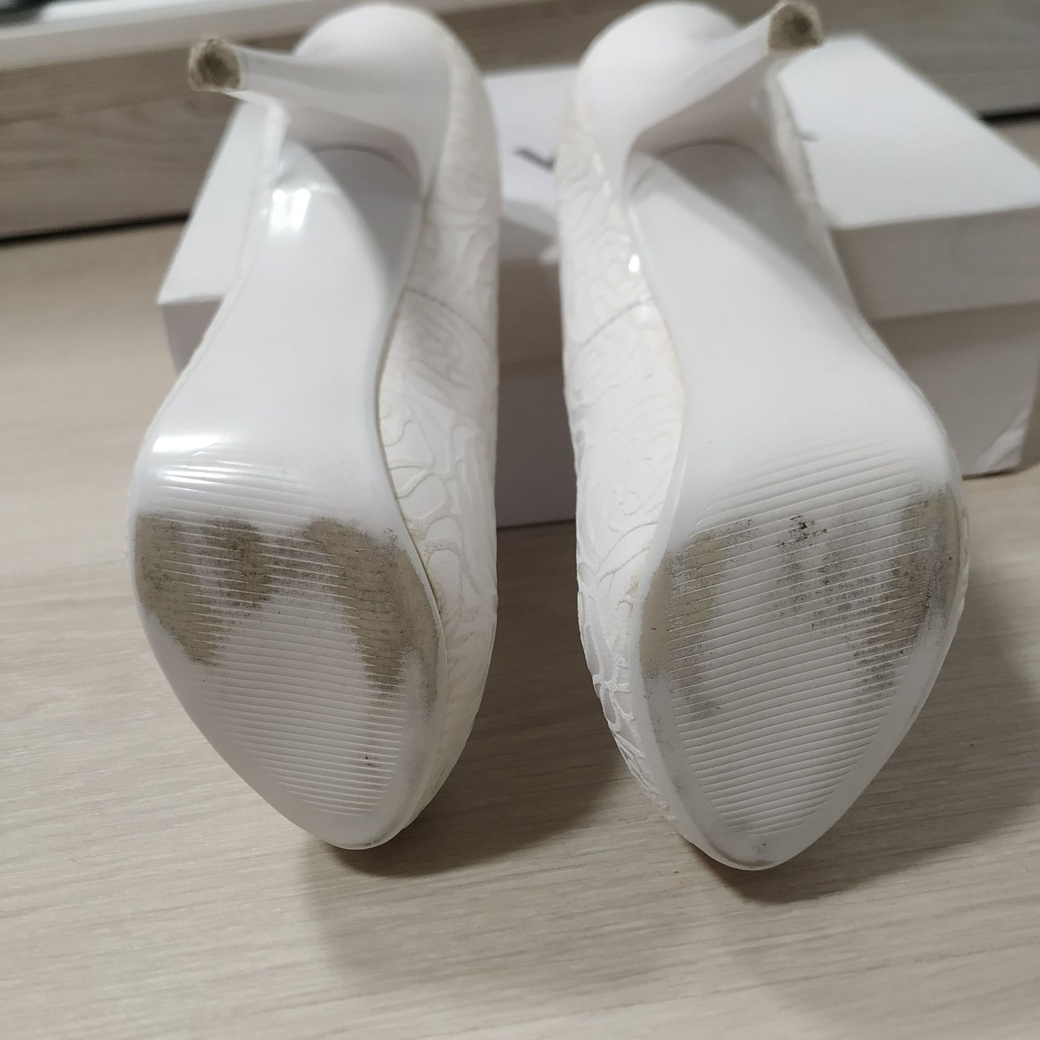 Білі весільні туфлі, 36 розмір