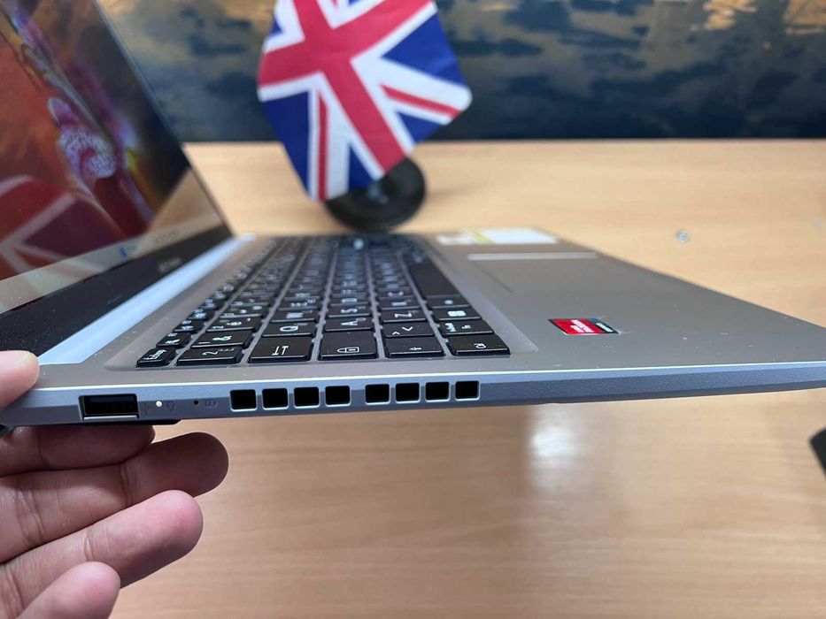 ASUS VivoBook 15 OLED M1505YA 15,6" OLED FHD Ryzen 7 7730U 16/512Gb
