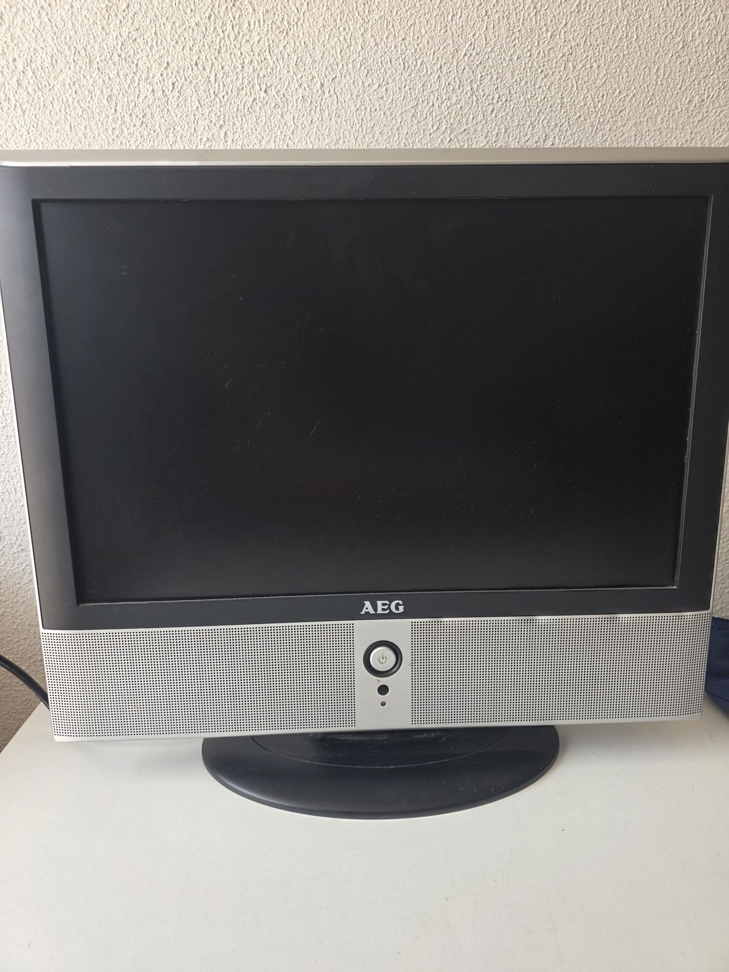 Tv lcd AEG 19/8 a funcionar