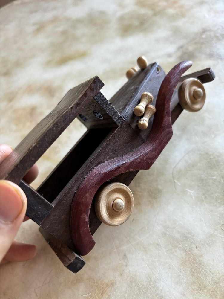 Деревянная коллекционная сувенирная машина машинка