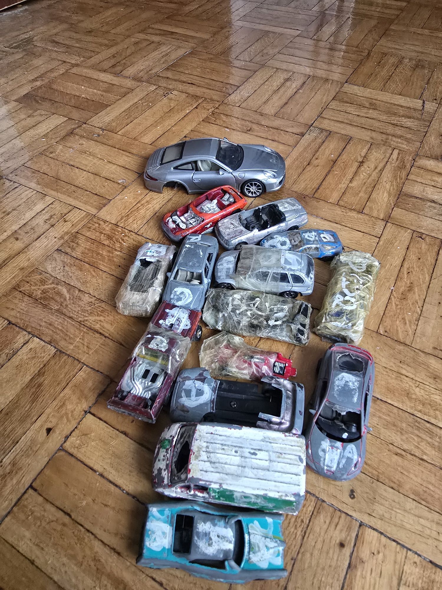 Autka resoraki 45 szt +15 uszkodzone