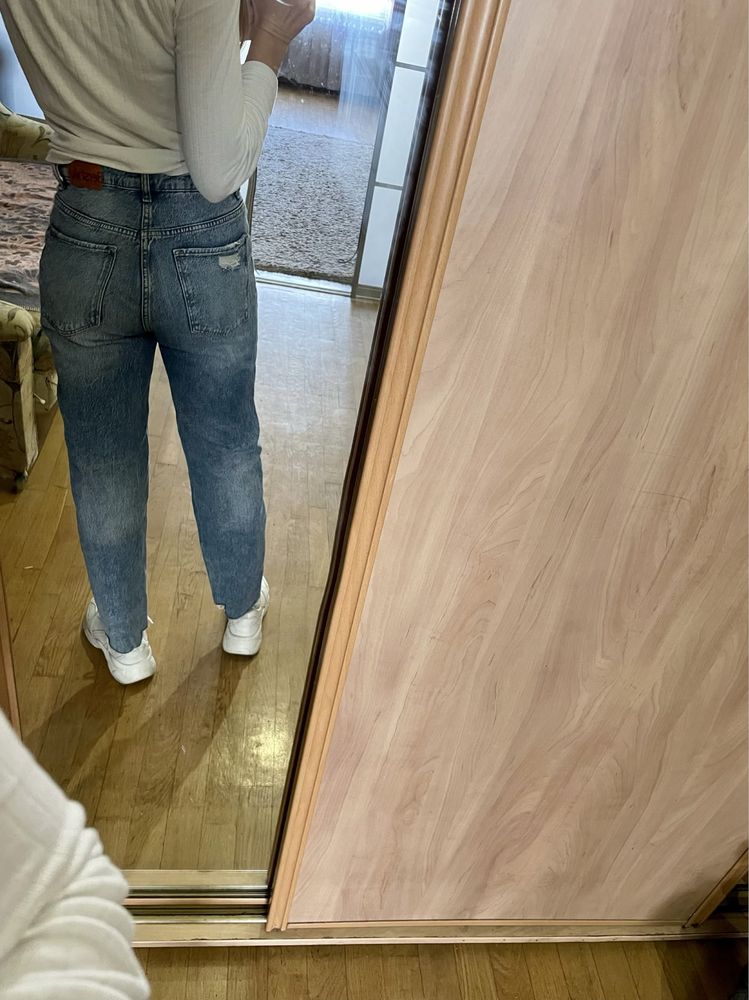 Высокие джинсы Bershka