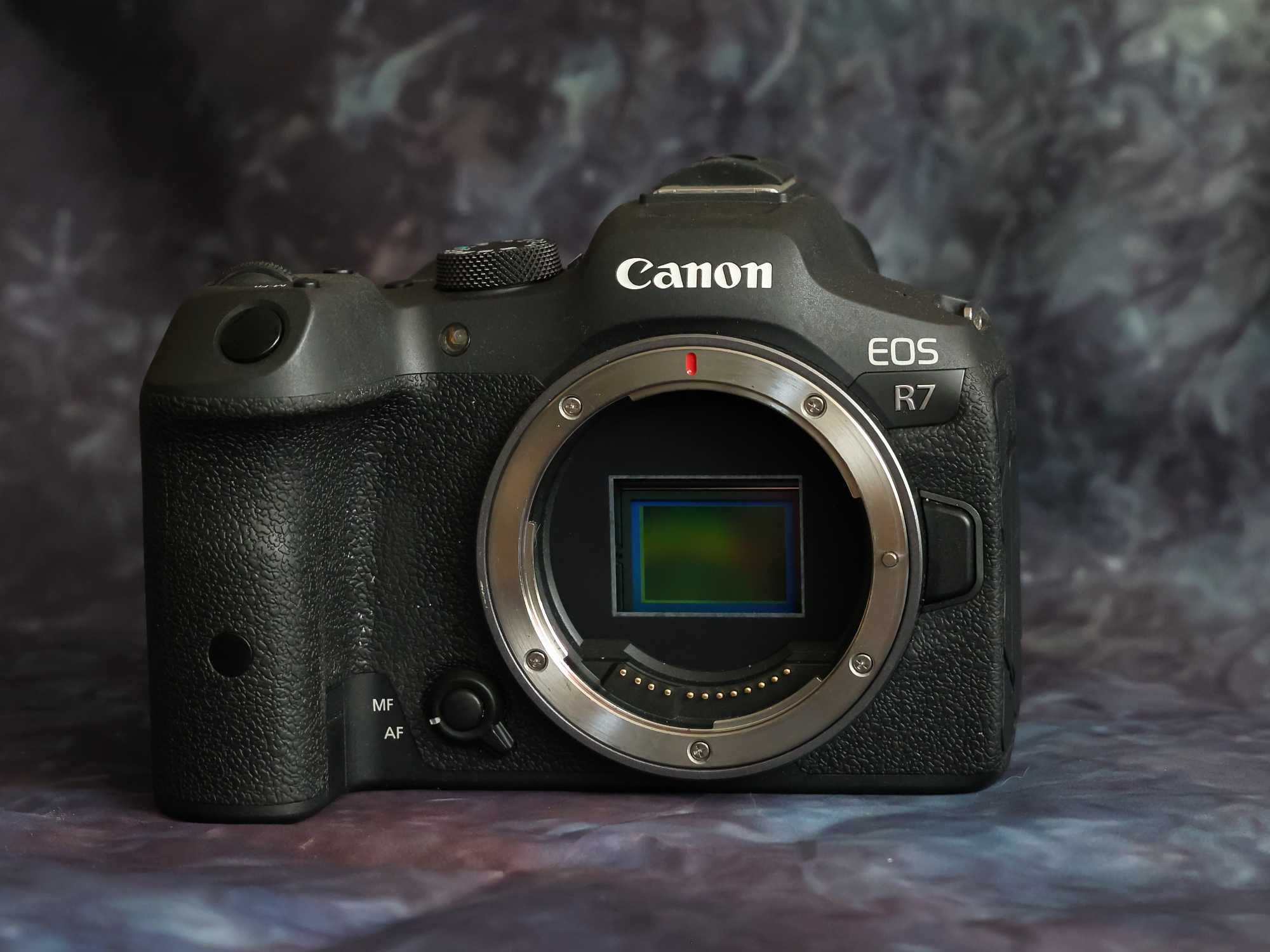 Aparat bezlusterkowy CanonR7 plus obiektyw Gwarancja