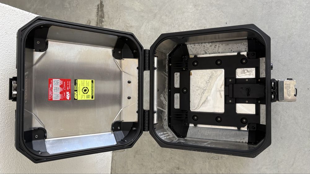 Top Case 42L - GIVI Outback Evo Smart com Suporte