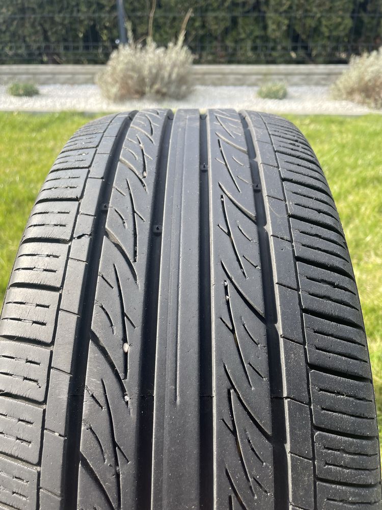 Opon kumho 215/45 r18